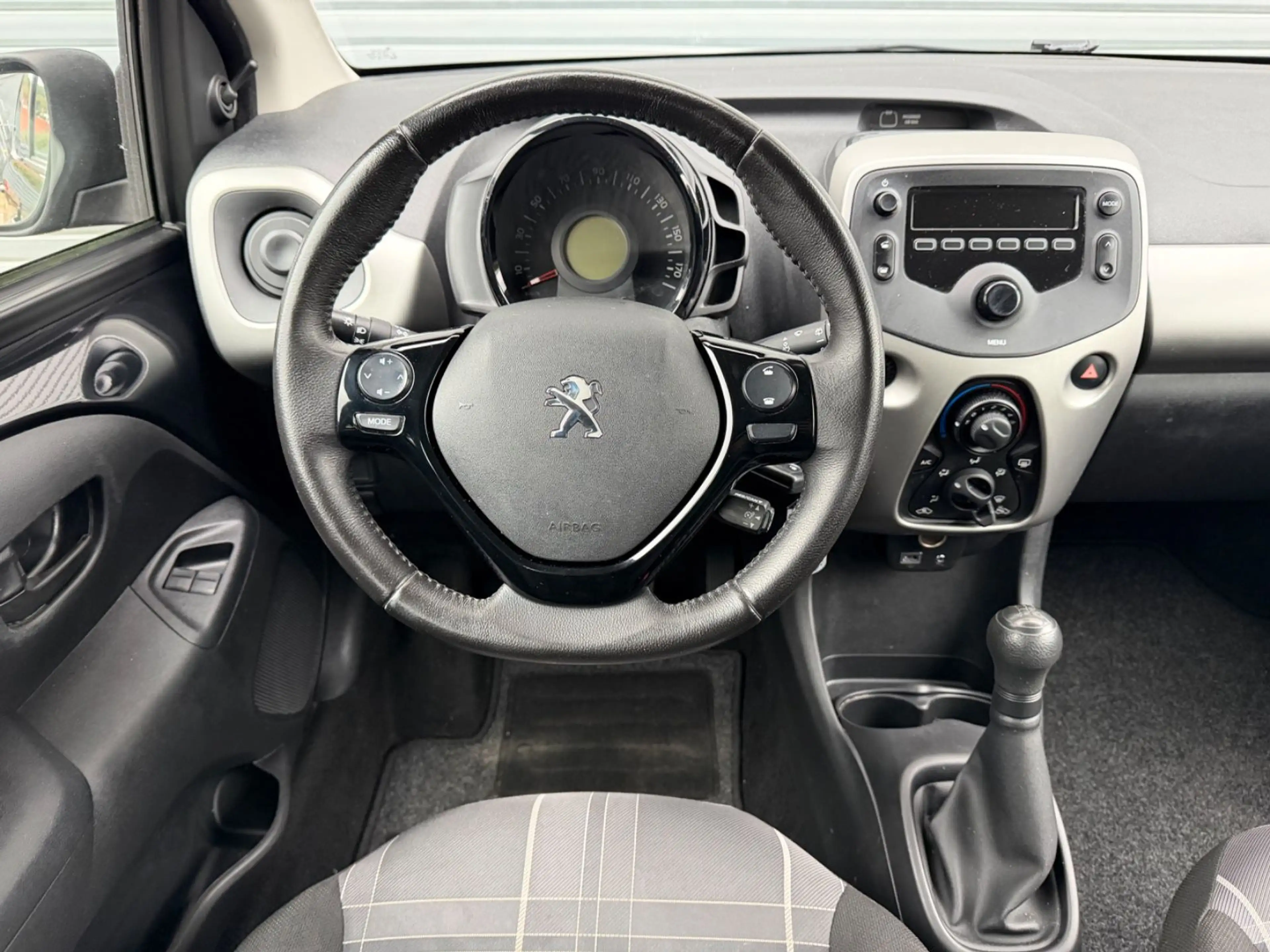 Peugeot 108 Active — photo 7