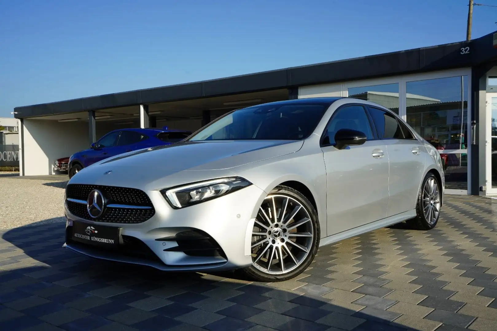 Mercedes-Benz A 250 Lim.*AMG Line*Automatik*Navi*Pano*MBUX*LED Argent - 1