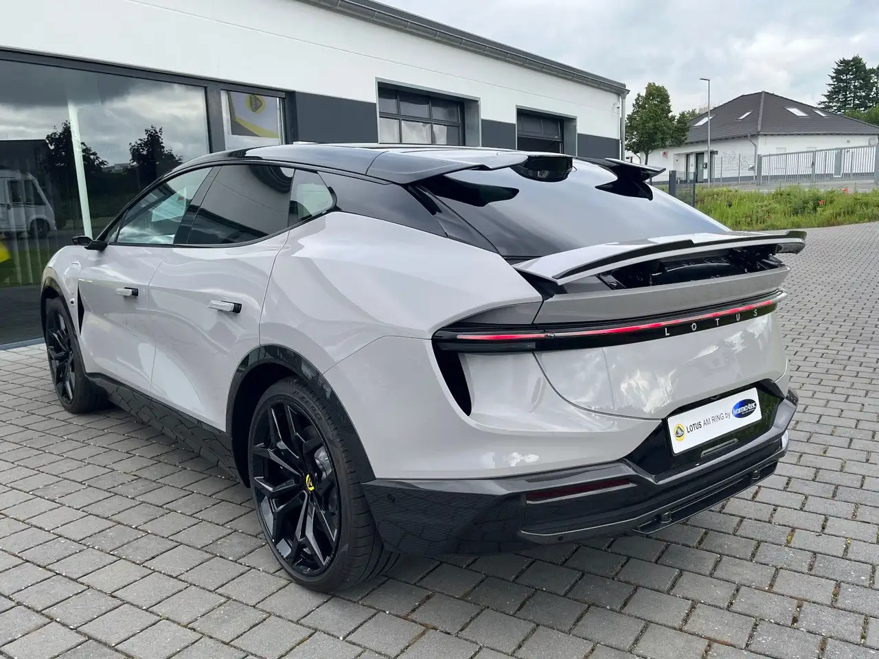 Lotus Eletre 2023
