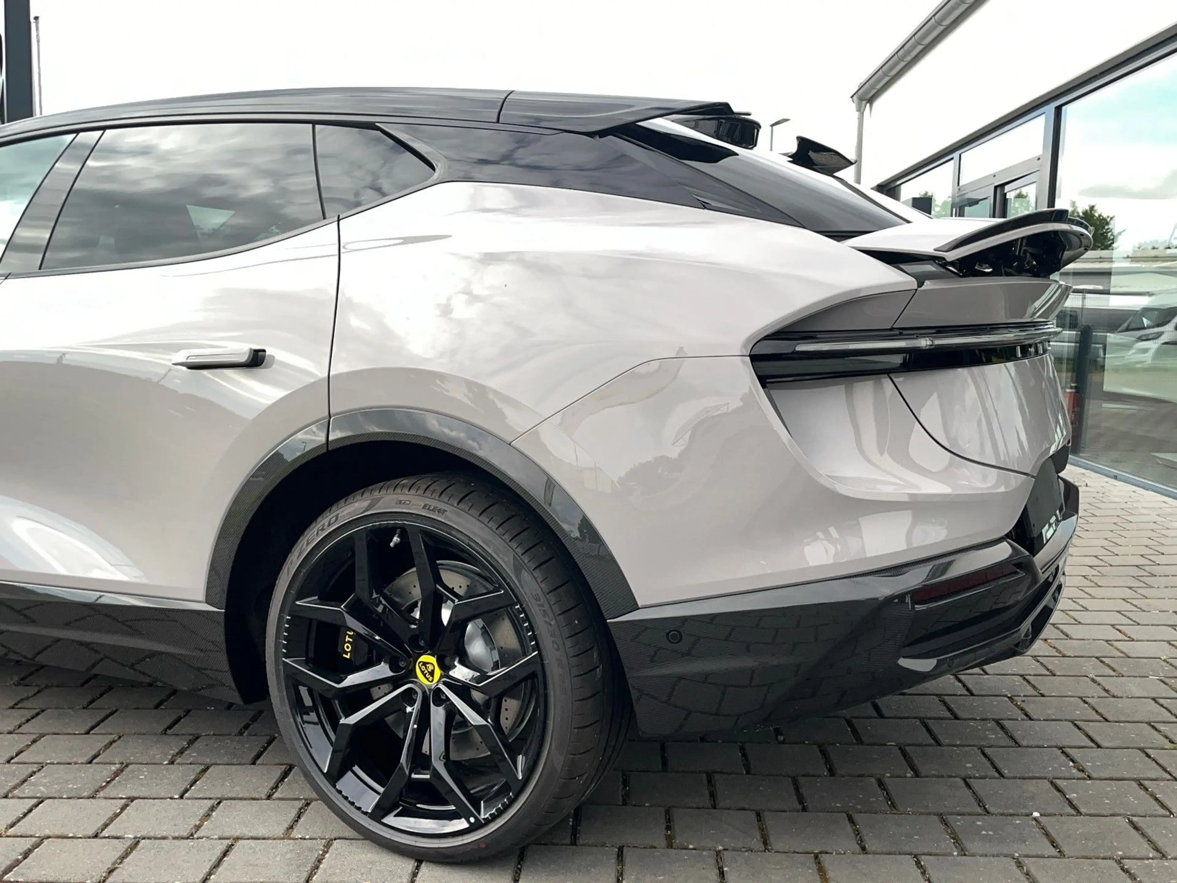 Lotus Eletre S - Full Carbon Pack Int- & Exterieur,23" — photo 25