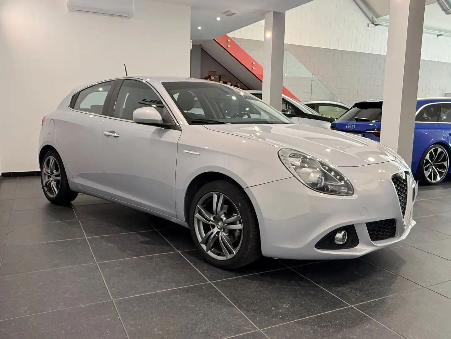 Alfa Romeo Giulietta Giulietta III 2010 1.6 jtdm Distinctive 120cv Szary - 2