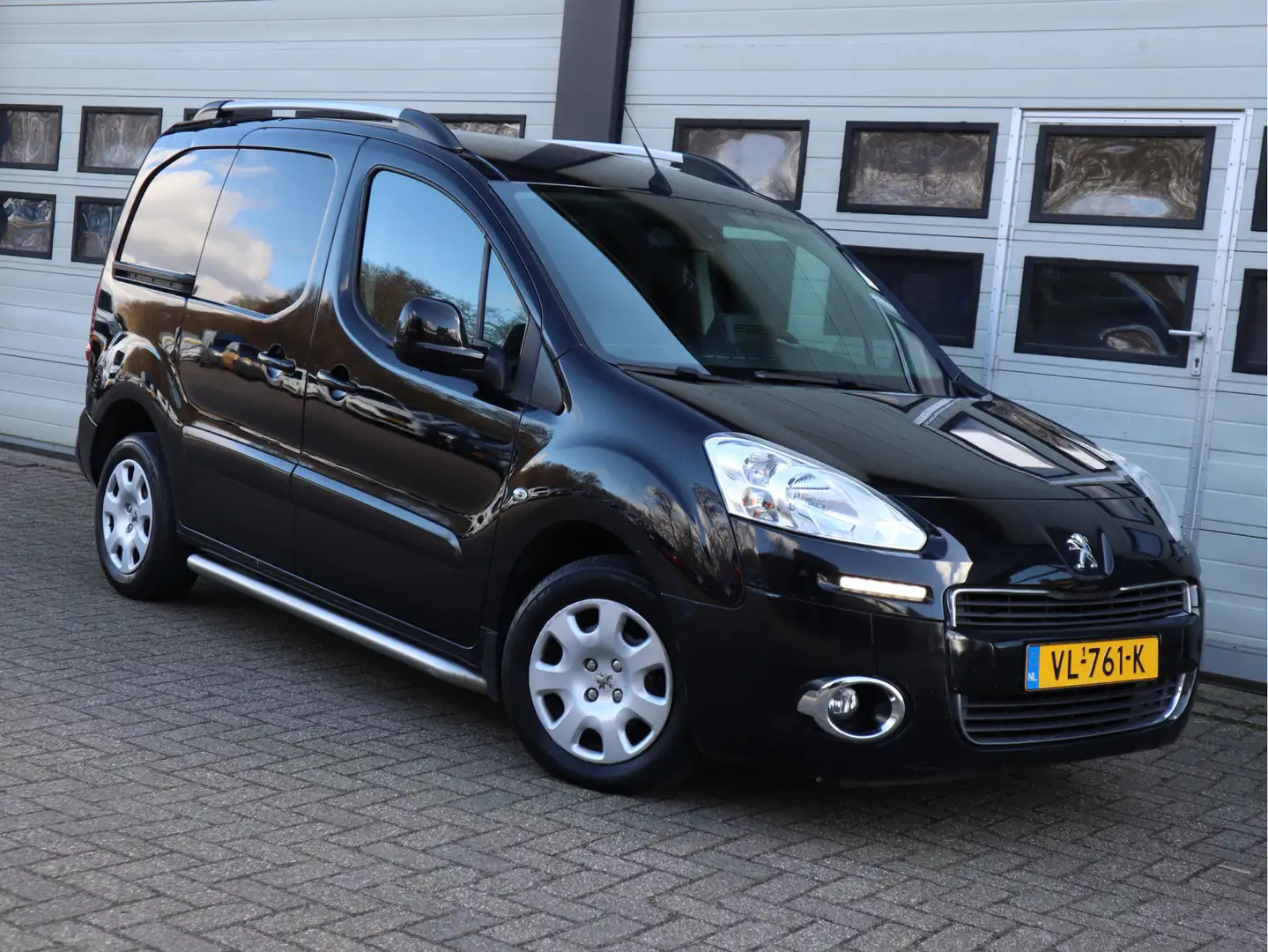 Peugeot Partner 1.6 e-HDI Automaat 90pk Navteq - Clima - Cruise - Negro - 2