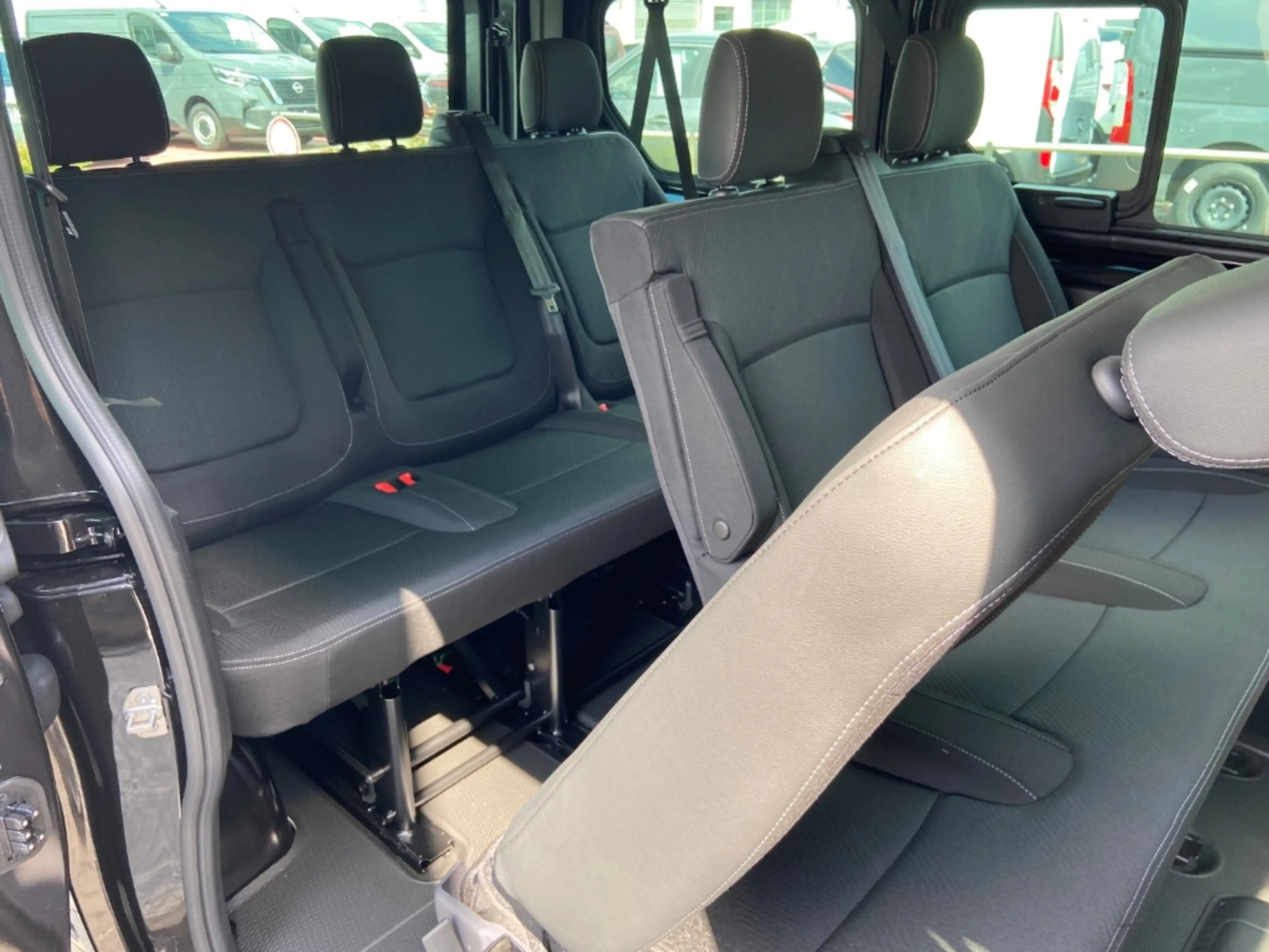 Nissan Primastar Kombi TEKNA L1H1 2,8t dci170 DCT 2ST BES+ Design-P — photo 7