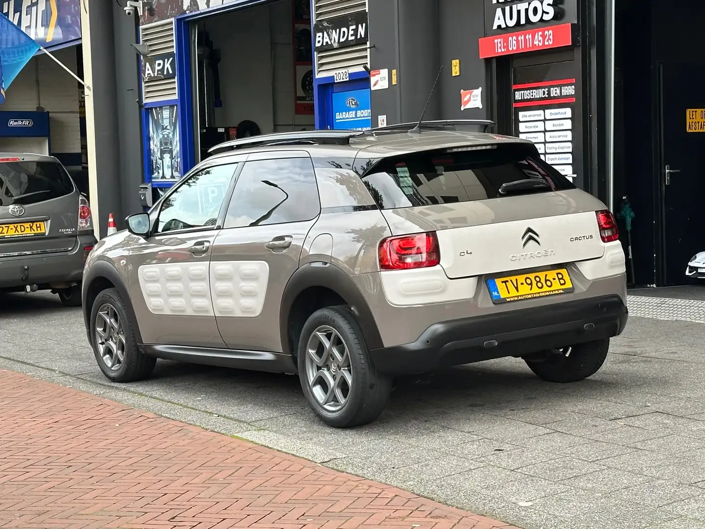 Citroen C4 Cactus 1.2 PureTech Shine Navi Camera Pano Brun - 2