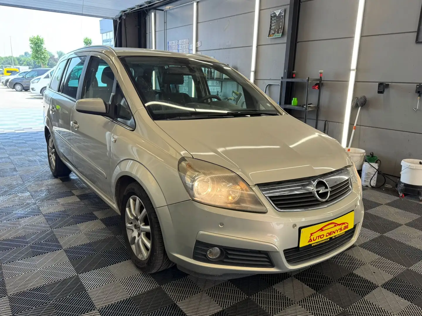 Opel Zafira 1.8I 203.000 Km. Bj. 2007 AUTOMAAT Gris - 1