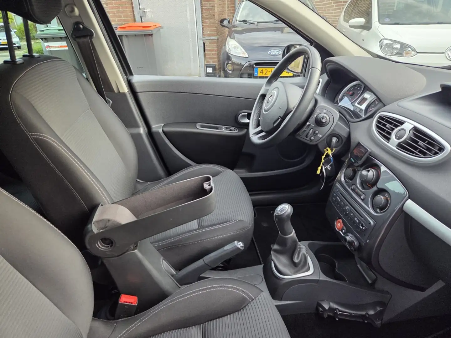 Renault Clio Estate 1.2 TCE Collection Zwart - 2