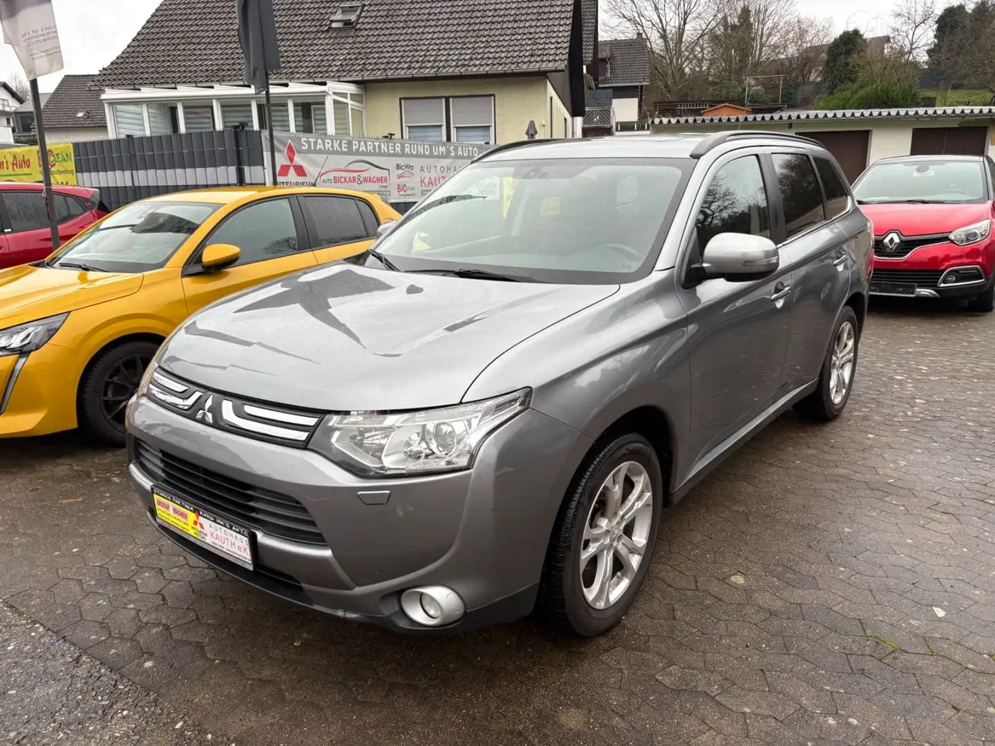 Mitsubishi Outlander 2.2 DI-D 7 SITZER/SCHIEBEDACH Grau - 1