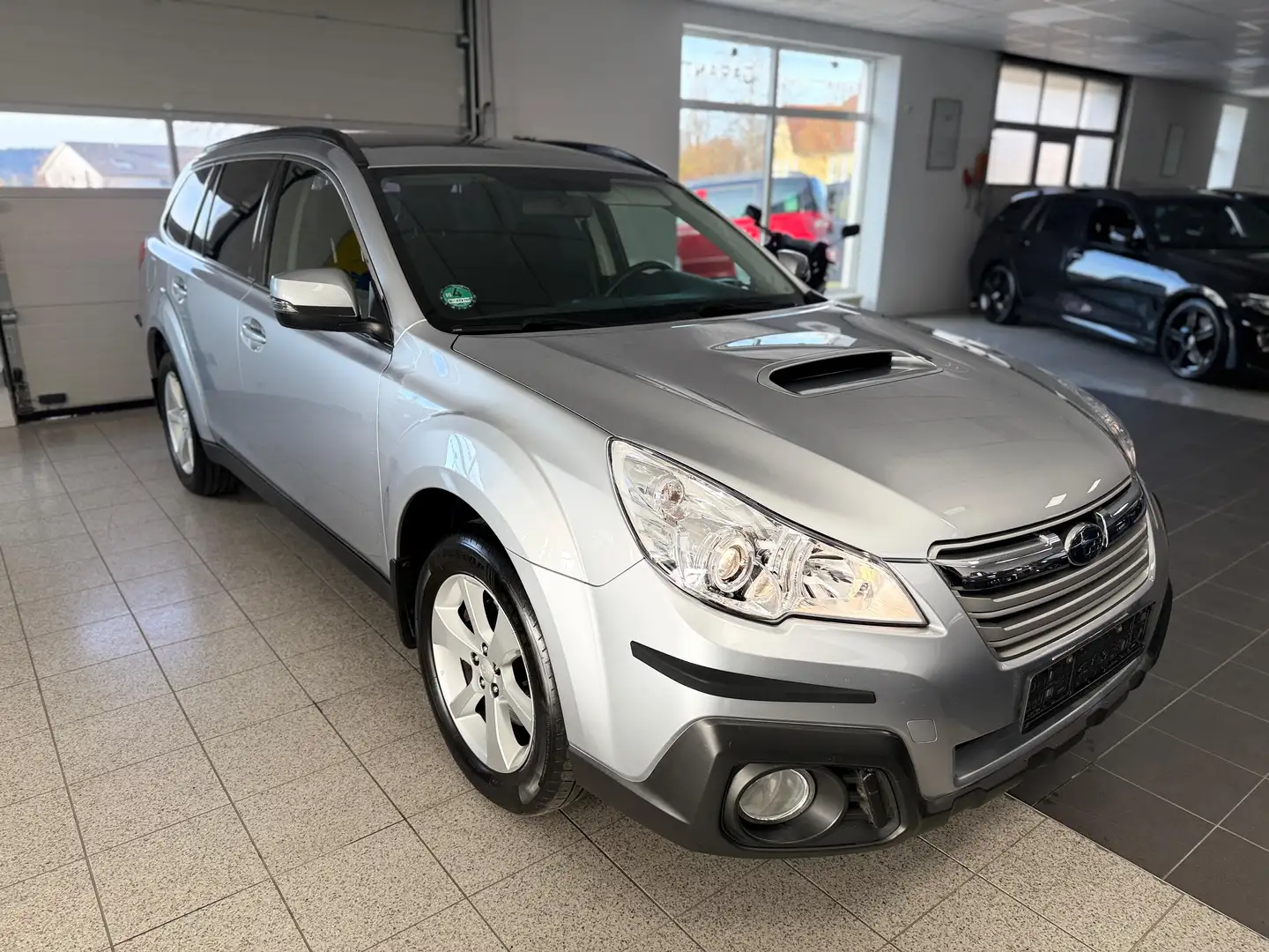 Subaru Legacy Outback Trend 4x4 AHK/Kamera/Sitzheiz/TÜV/8fach Silber - 2