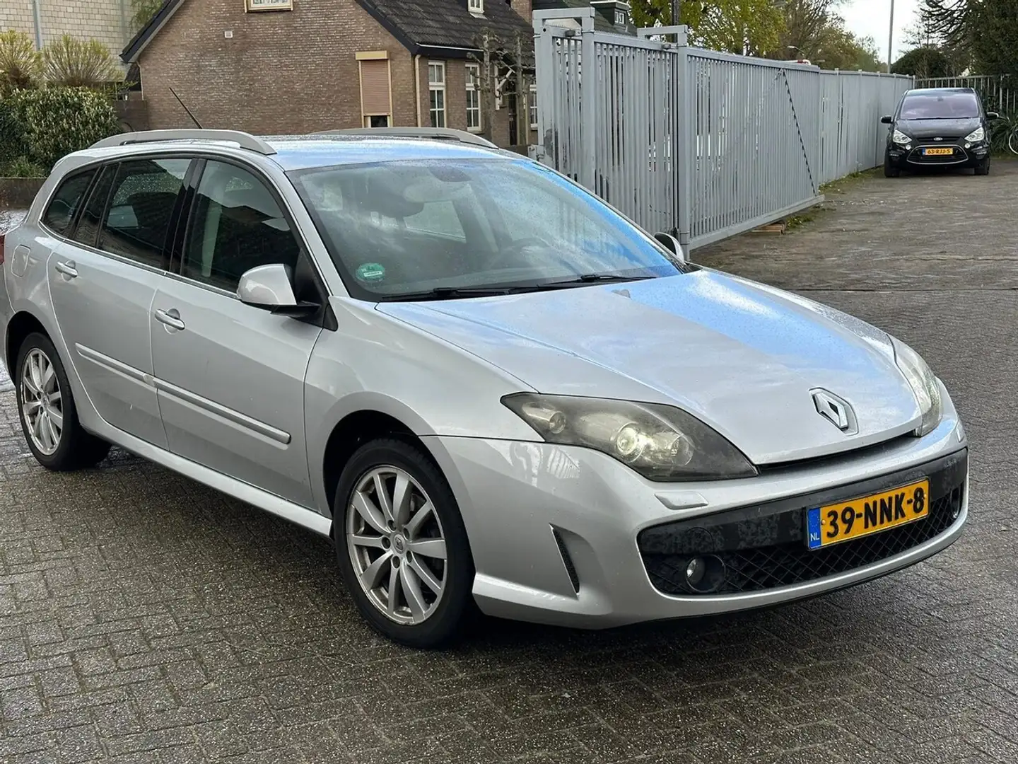 Renault Laguna Estate 1.5 dCi Celsium Grijs - 1