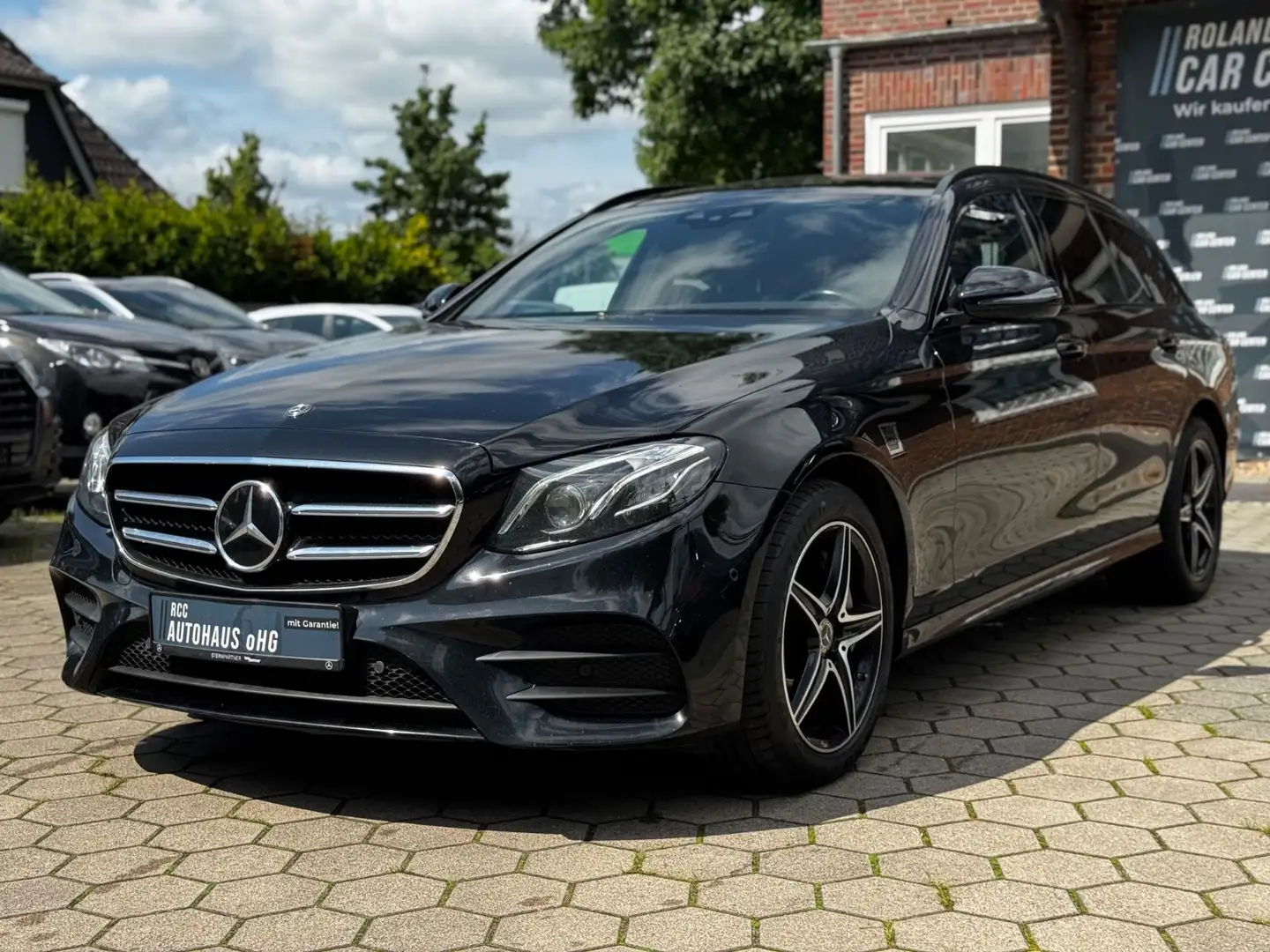 Mercedes-Benz E 300 E300de AMG Pano Wide Burm AHK DIstr Kamera Schwarz - 1