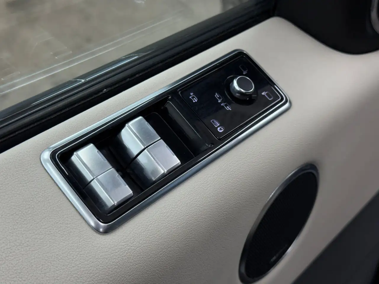 Land Rover Range Rover Sport снимка Land Rover Range Rover Sport