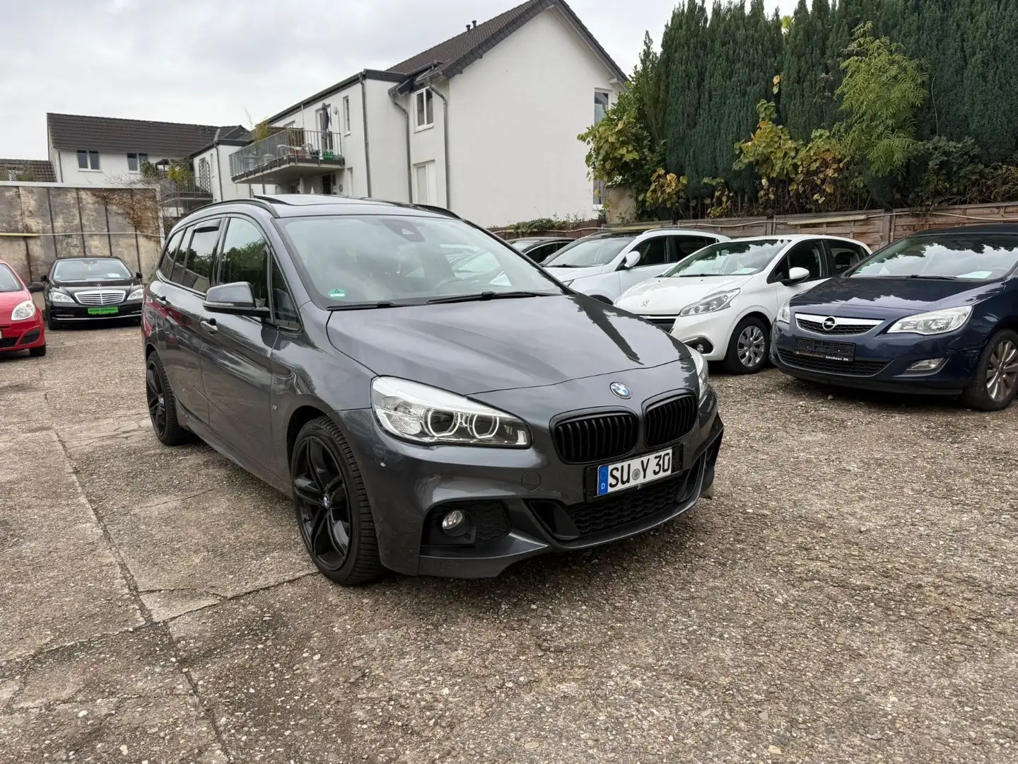 BMW 220 2 Gran Tourer 220 i M Sport*Aut*Pano*LED*7 Sitze Grau - 2