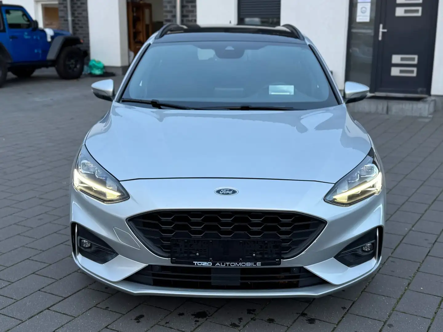 Ford Focus Turnier ST-Line*PANO*KAMERA*NAVI*AHK*LED* Silber - 2