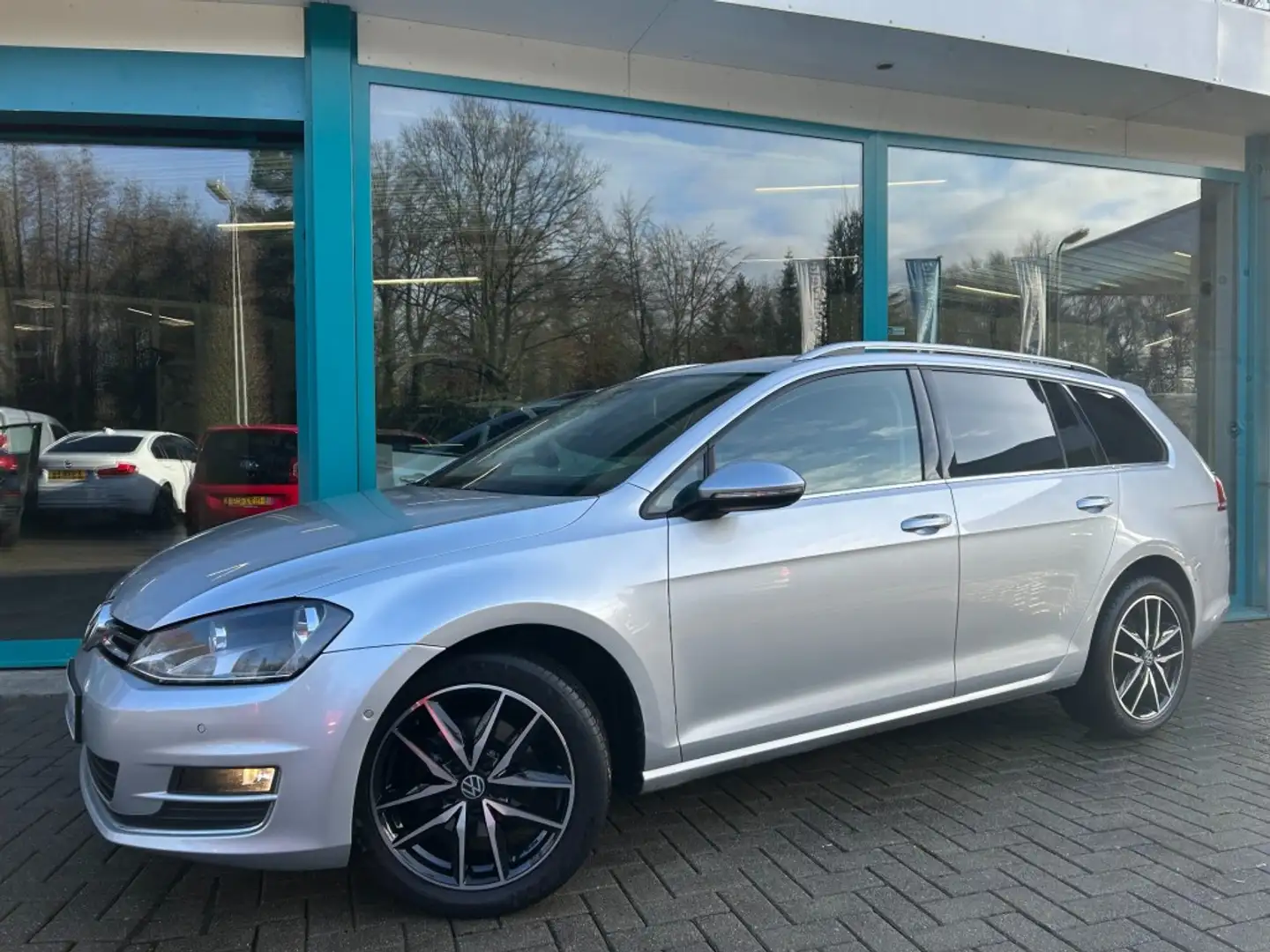 Volkswagen Golf Variant 1.2 TSI 110pk Automaat, Highline, Climate, 17Inch, Argento - 1