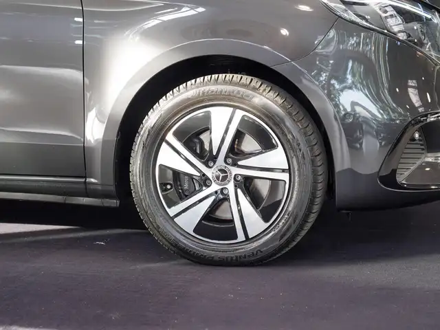 Mercedes-Benz V-Class view 2