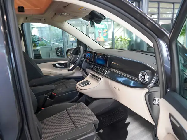 Mercedes-Benz V-Class view 9