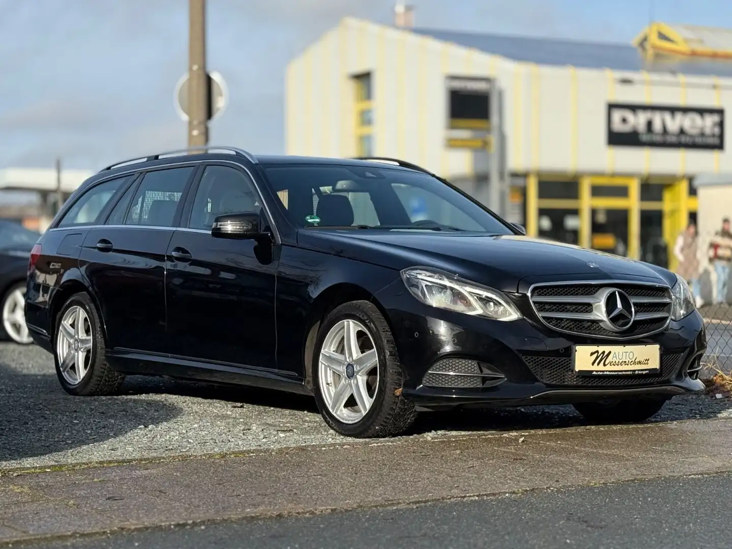 Mercedes-Benz E 220 CDI BlueTec 4Matic AHK AUT. KLIMA SHZ NAV Schwarz - 1