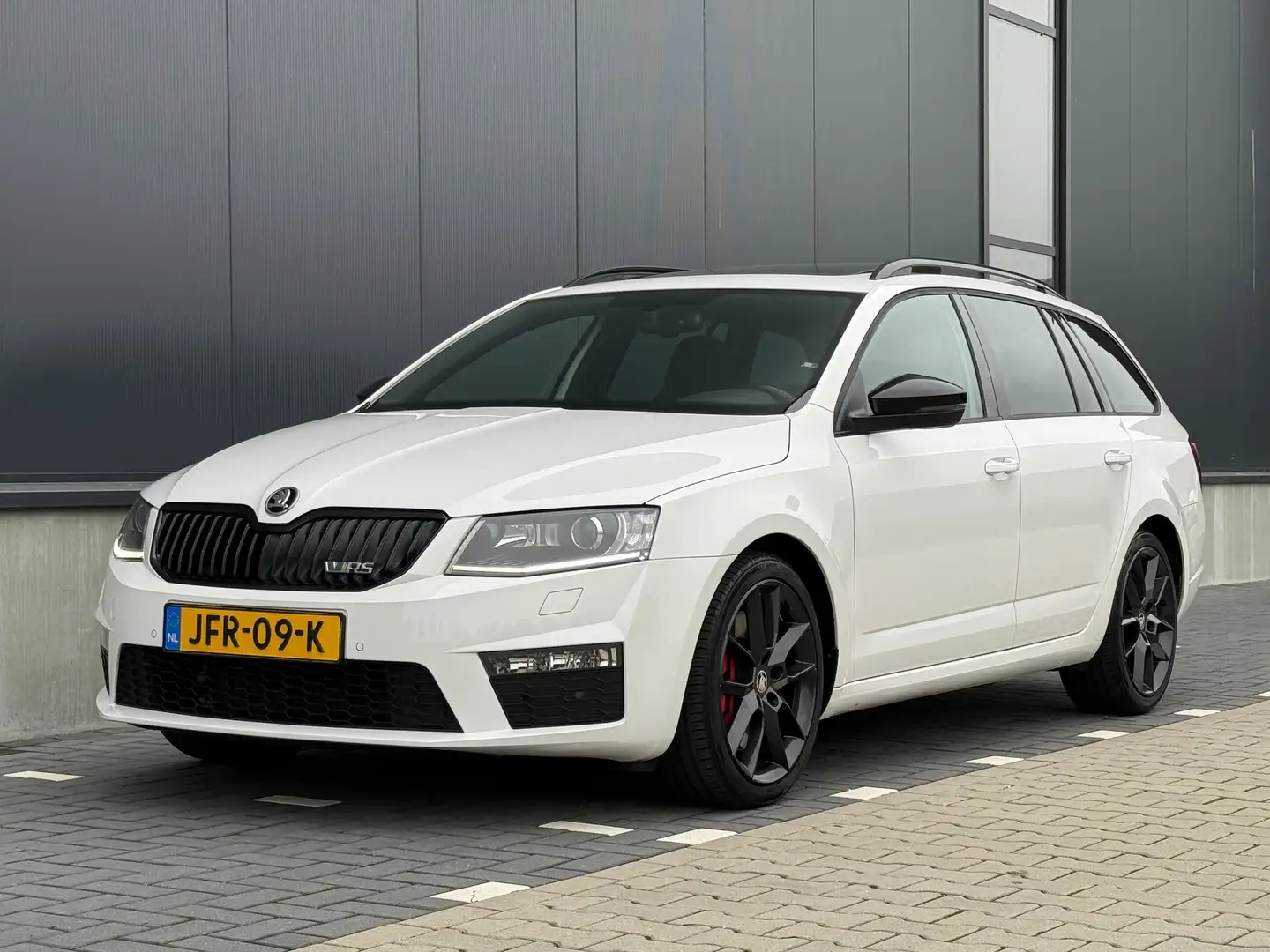 Skoda Octavia Octavia 2.0 TSI RS DAB PANO NAVI Wit - 1