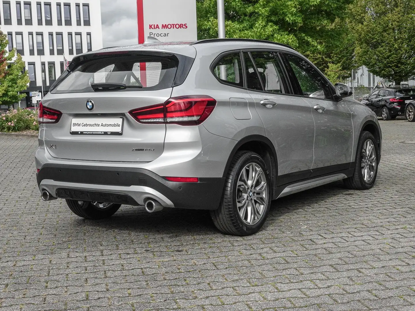 BMW X1 xDrive18d Sport Line Aut. PANO AHK RFK LM Grigio - 2