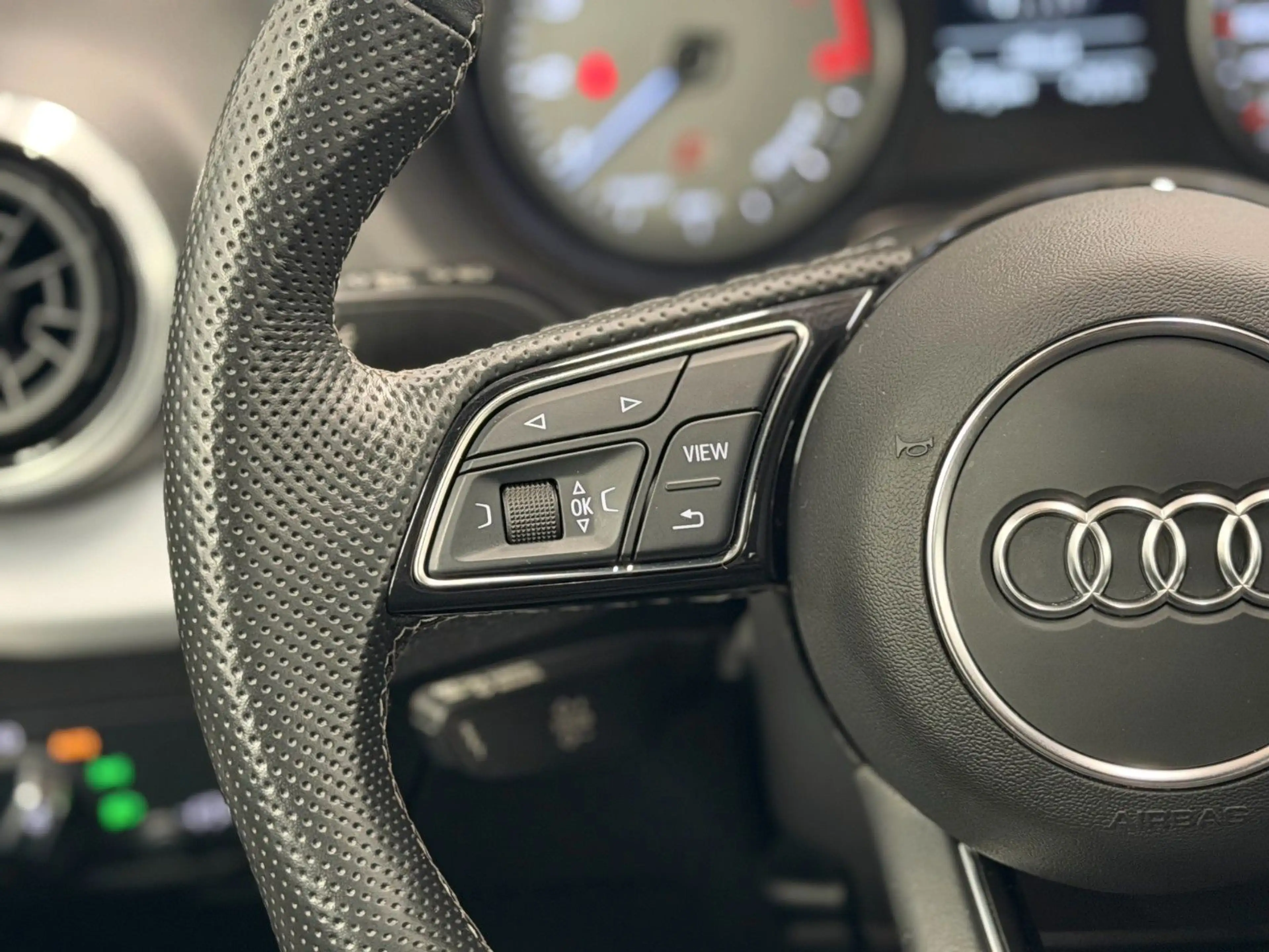Audi SQ2 2.0 TFSI quattro/Navi/LED/Cam/DAB/AHK/1-Hand — photo 12