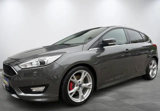 Ford Focus Titanium ACC Kamera Totwinkel 18"Alu Schiebedach