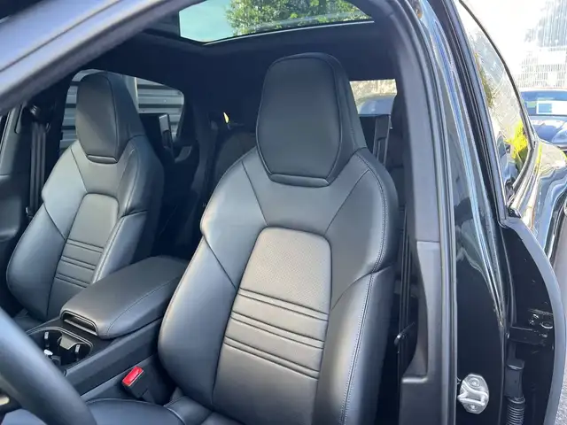 Porsche Cayenne view 11