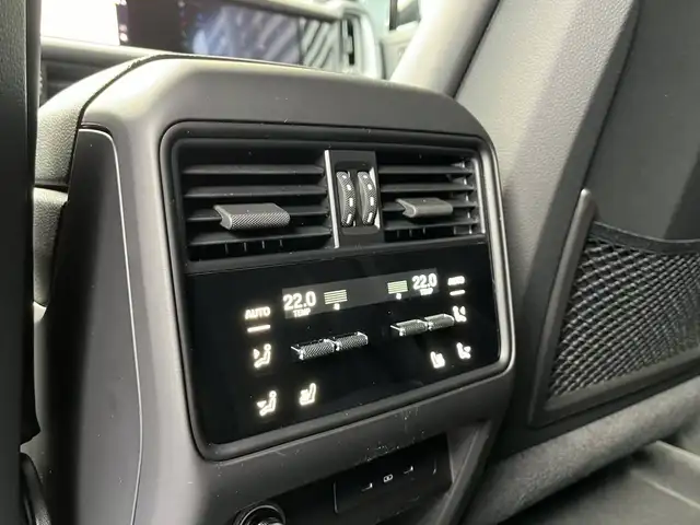 Porsche Cayenne view 13