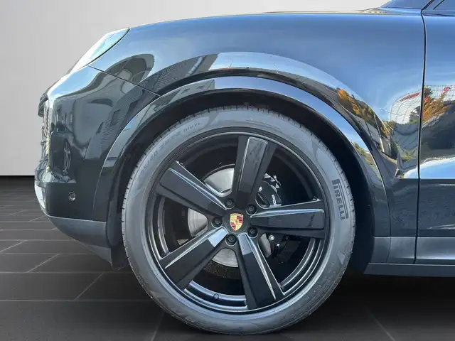 Porsche Cayenne view 4