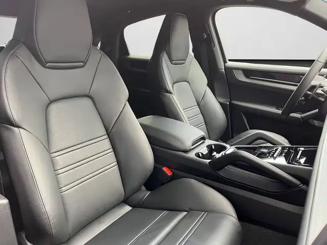 Porsche Cayenne view 10