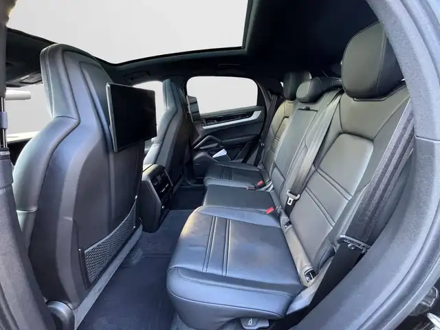Porsche Cayenne view 12