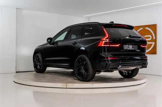 Volvo XC60 view 3