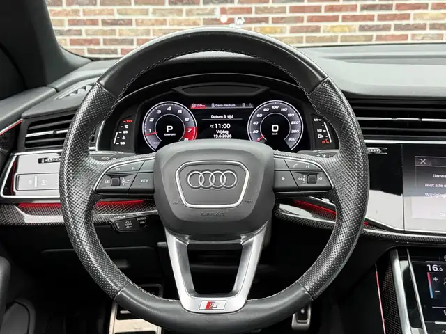 Audi SQ8 view 12