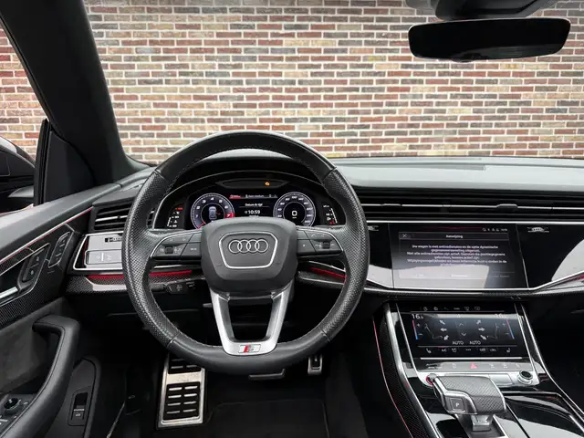 Audi SQ8 view 11
