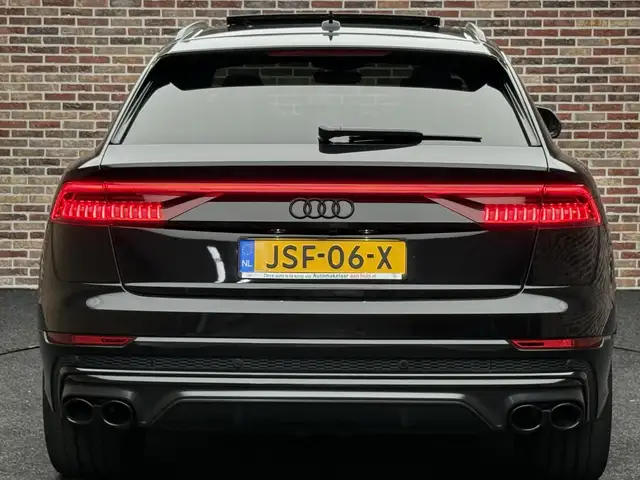 Audi SQ8 view 7
