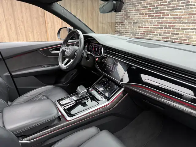 Audi SQ8 view 9