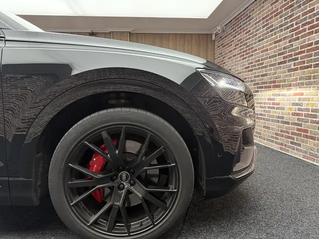 Audi SQ8 view 8