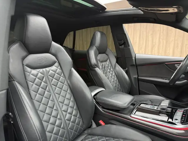 Audi SQ8 view 14