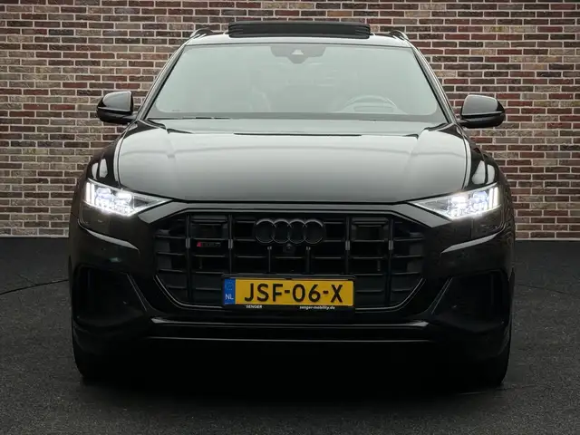 Audi SQ8 view 5