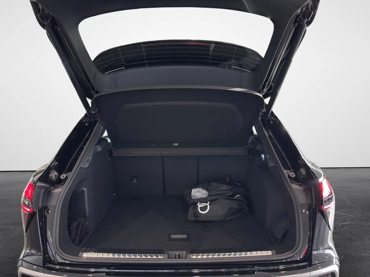 Audi Q3 SUV e-hybrid S tronic 13