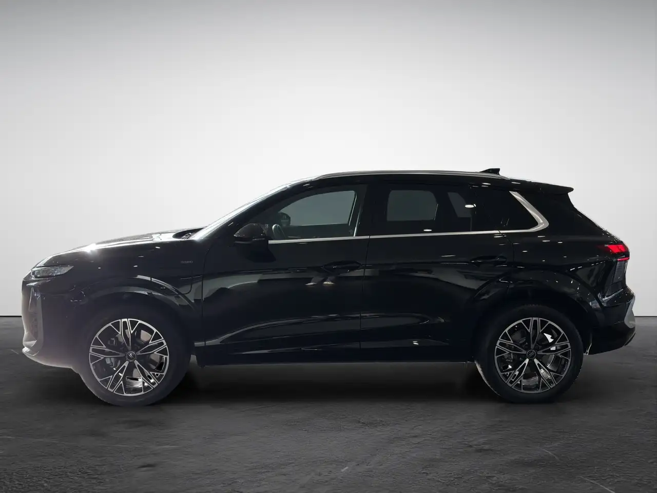 Audi Q3 SUV e-hybrid S tronic 4