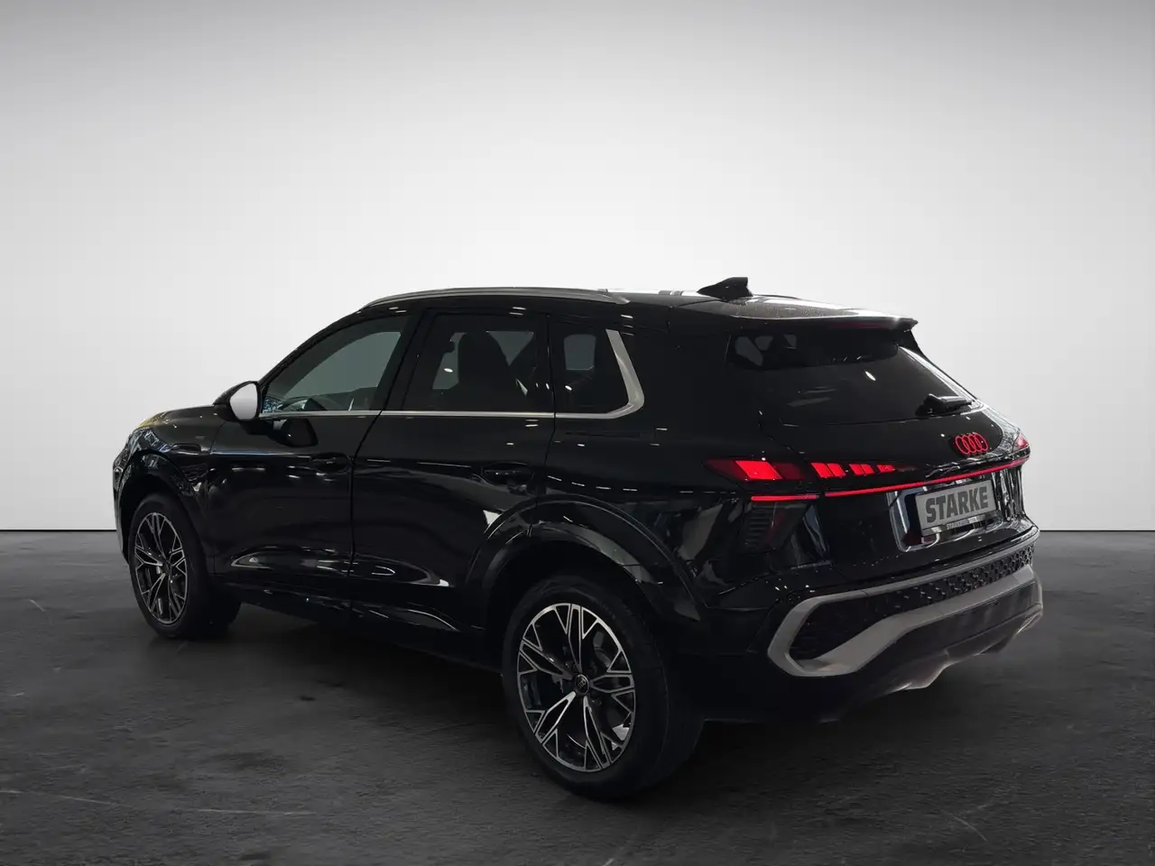 Audi Q3 SUV e-hybrid S tronic 5
