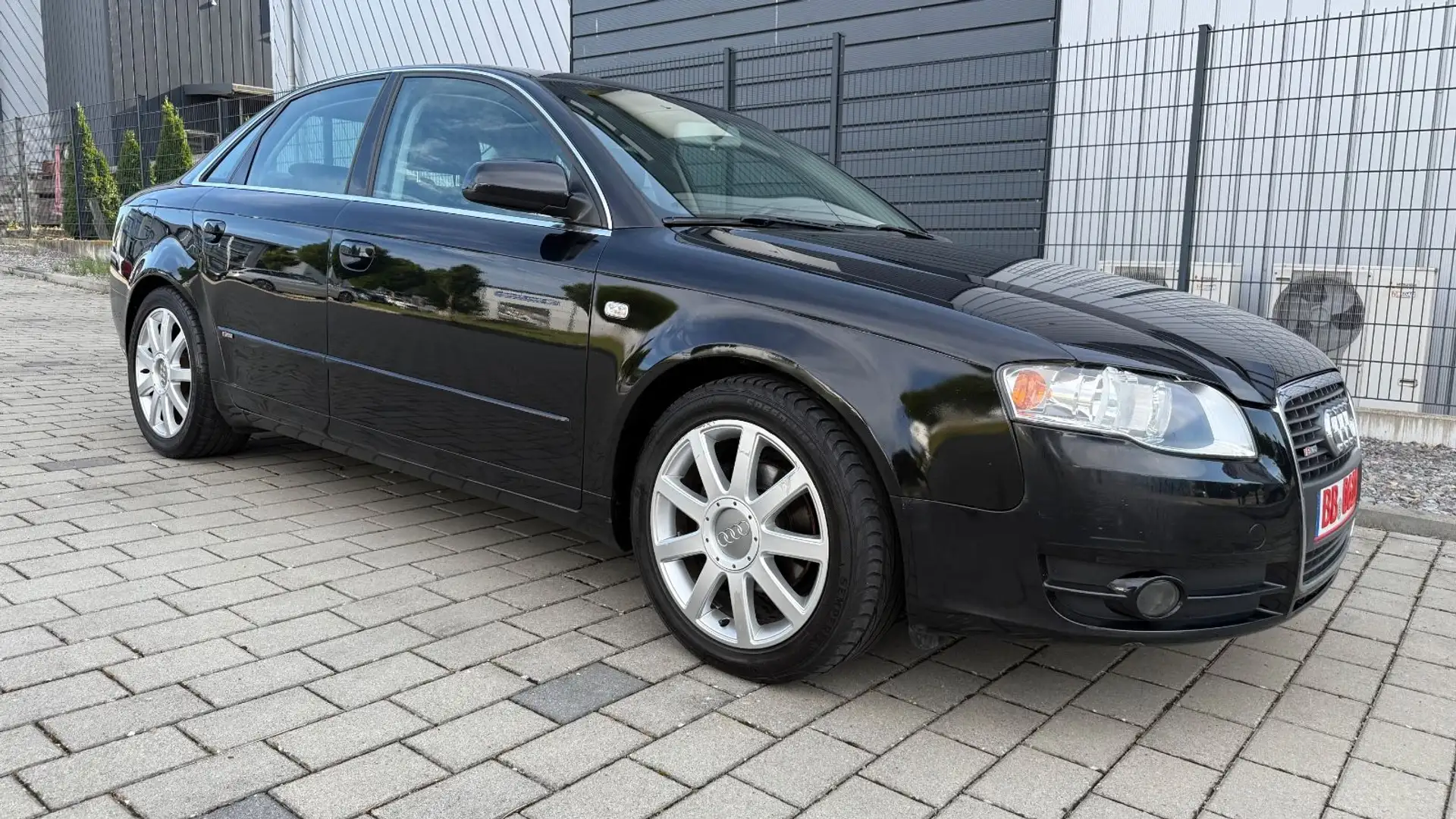 Audi A4 2.0 S-LINE BENZINER AUTOMATIK TÜV,KLIMA,LEDER Schwarz - 1