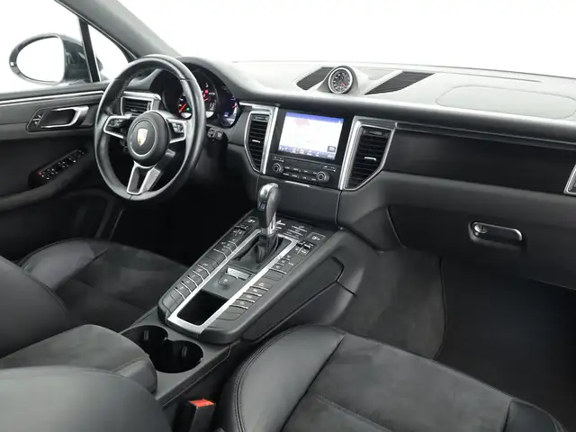 Porsche Macan view 7