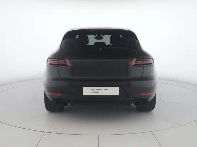 Porsche Macan view 4