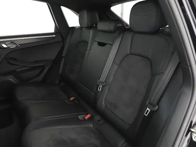 Porsche Macan view 11
