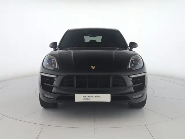 Porsche Macan view 3
