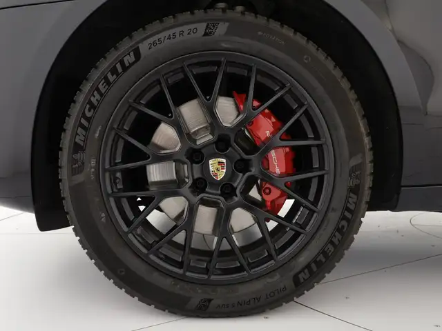 Porsche Macan view 6