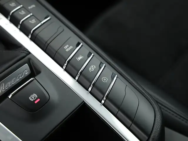 Porsche Macan view 15