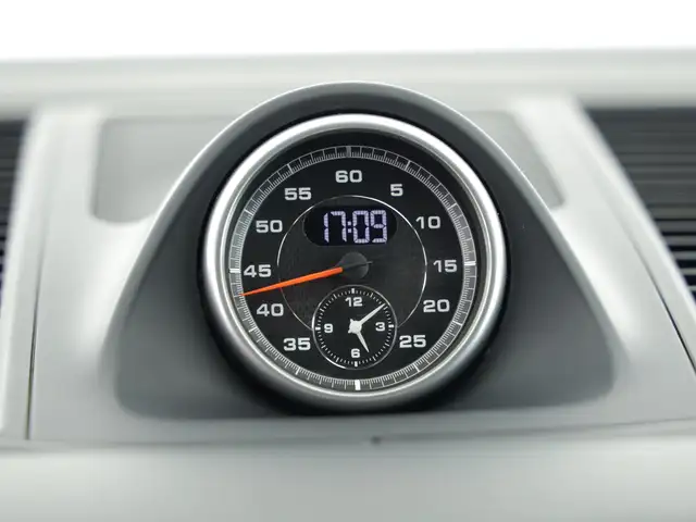 Porsche Macan view 16