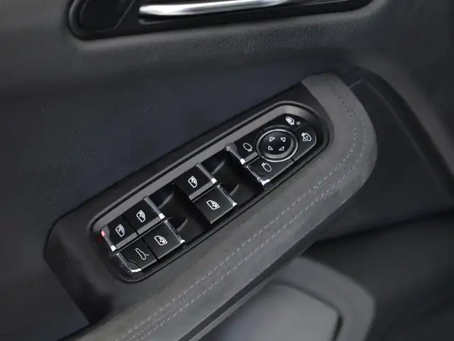 Porsche Macan view 14